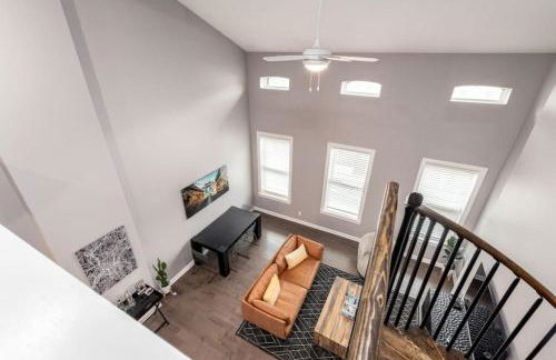 Soaring 2-Bedroom Parkside Loft Walkable to it All - Foto 2