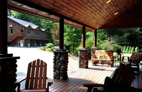 Spacious Villa Rental with a Pool for a Large Group near Catskill Mountains, New York - Photo 38