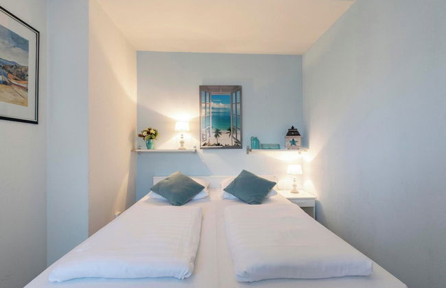 Lovely Apartment With Patio - Photo 3