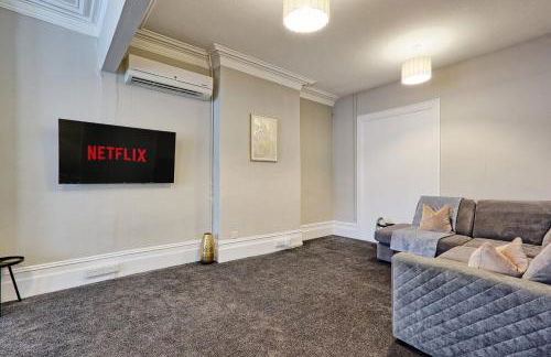 Large 5-Bedroom Home, Perfect for Long Stays & Team Accommodation - Foto 23