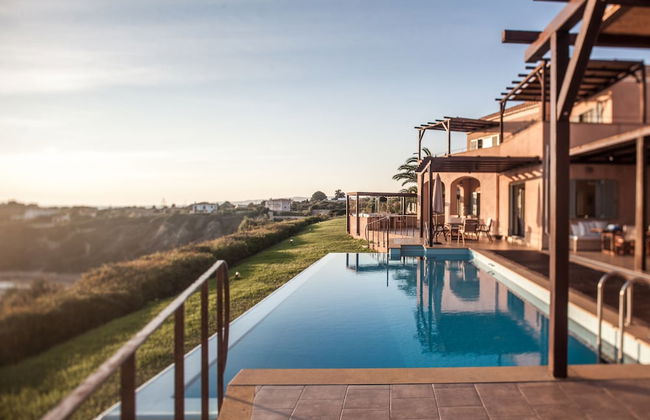 Absolute Villa by Stylish Stays - Photo 1