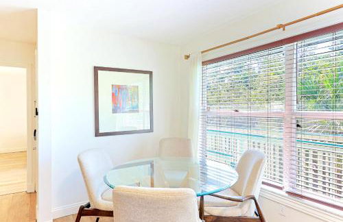 Newly remodeled 8-steps to sand path of Beach! Unit A - Foto 14