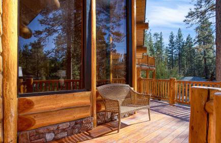 Pinetree Place by Avantstay Group Cabin w/ Hot Tub Minutes to the Lake - Photo 64