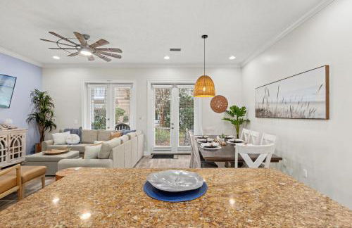 Escape to Sand Dollar Holler: Coastal Retreat, 3 Beds, 2.5 Baths, Sleeps 10! - Foto 36