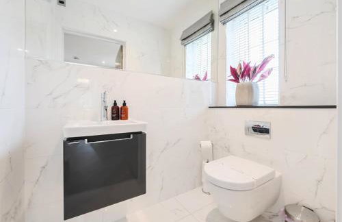 Large Comfortable & Private Home in Fetcham - Pass the Keys - Foto 28