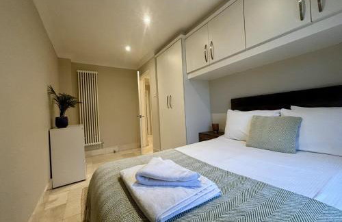 Private Five Bedroom Bungalow in Chertsey - Foto 12