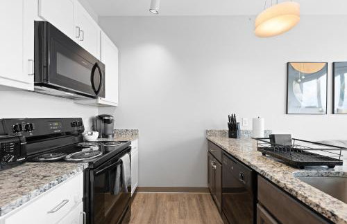 Luxe Condo in Downtown Cleveland l 2 TV's l Parking - Foto 6