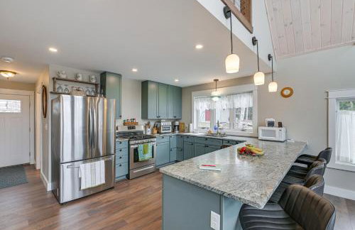 Lakefront Bucksport Home w/ Fire Pit + Gas Grill! - Foto 2