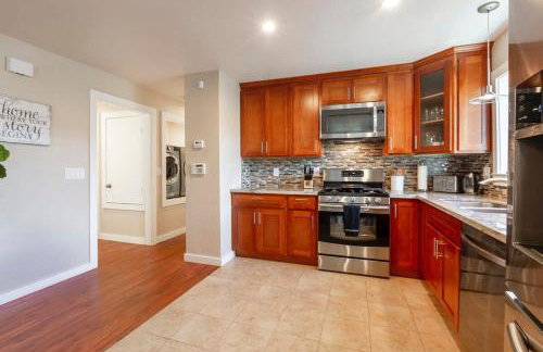 Marbella Lane-Spacious 5BR Ideal for Biz & Families in SJ - Foto 10