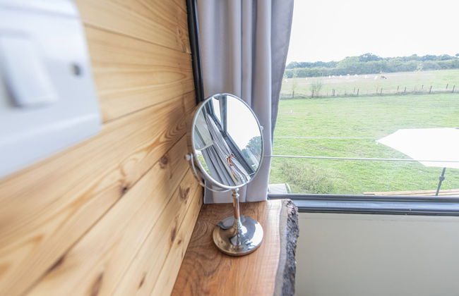 Double Decker Bus on an Alpaca Farm Sleeps 8 - Foto 35