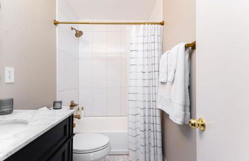 Emerald Clove - 3BR, 1Bath House- 1 mile from ND - Foto 16