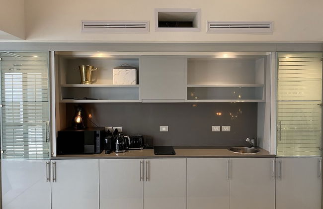 Clifton YOLO Spaces – Clifton Mansion Villa - Photo 19