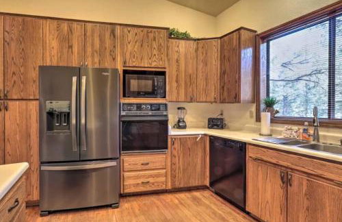 Kathys Cabin, King Bed, Hot Tub, Near-NAU & Downtown attractions, Perfect Year-Round Mountain Getaway - Photo 10