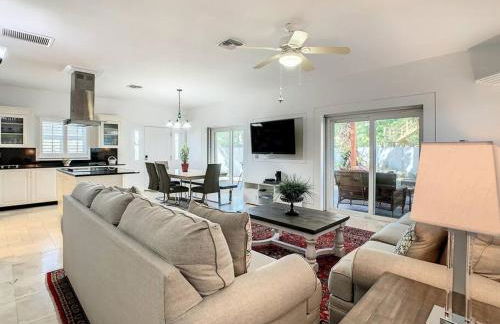 STEPS FROM THE BEACH, BEST LOCATION, 2 BDRM 2 BTH - Foto 3