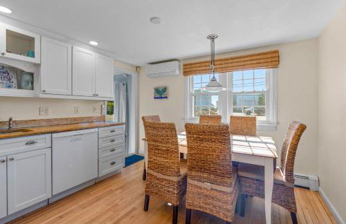 Charming House by the Beach with Patio Grill and FirePit - Foto 23