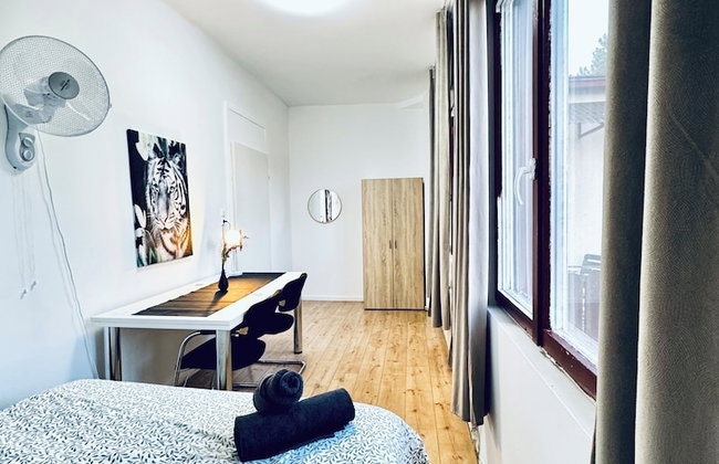 Cozy 3BR Apt with Garden Sleeps 10 - Foto 49