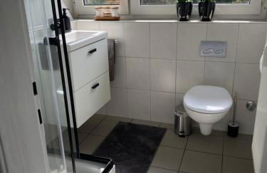 Apartment 1 - Modernes Dachgeschoss-Studio in Duisburg Meiderich, 4,7 km Hbf, U-Bahn 250m, Flughafen Düsseldorf 28 km, Landschaftspark 2,9 km - Foto 7