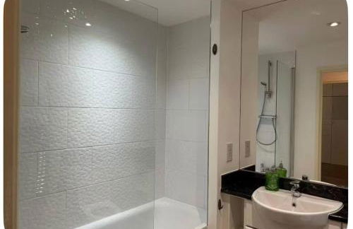 Central 1-Bed Apt for 4 Close To Transport Shops - Foto 25