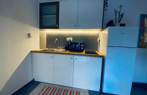 Small Gem Studio Athens, next to metro nomismatokopeio - Foto 19