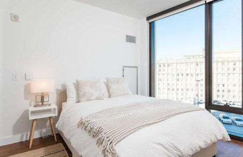 Upscale Penthouse with Gym Parking near MGH TUFTS - Photo 1