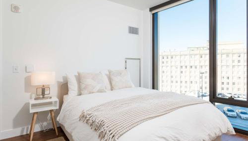 Upscale Penthouse with Gym Parking near MGH TUFTS - Photo 1