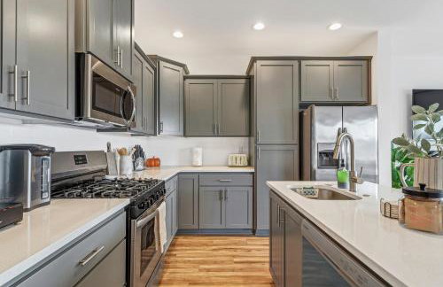 Modern and Bright Townhome with Game Room in S Salem - Foto 4