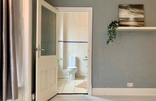 Spacious 6BR Victorian Home in 14 Somerford Near Wolverhampton Centre with Free Parking - Foto 10