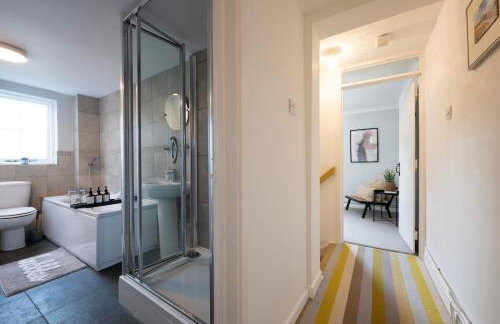 Charming 3BR Cottage Sleeps 8 - 15 Mins to Centre - Foto 20