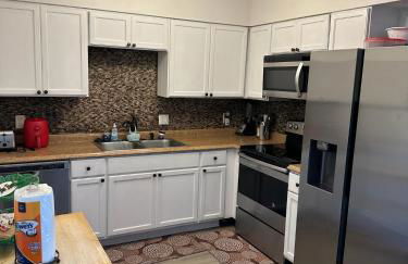 OceanView Oasis - Relax with Hot Tub, Breakfast, Fire Pit & Putting Green! - Foto 18