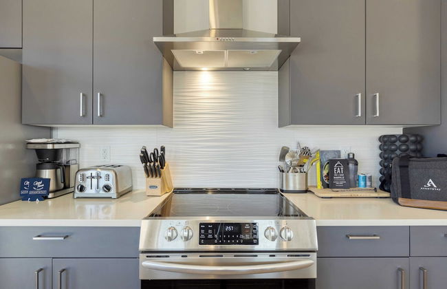 New Modern 2bdr in Walkable Midtown w/ Gym, Pool Honkey-tonk by Avantstay - Foto 15