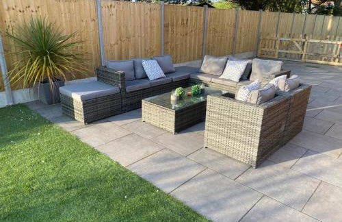 Blissful 4-Bedroom Home with Hot tub - Foto 16