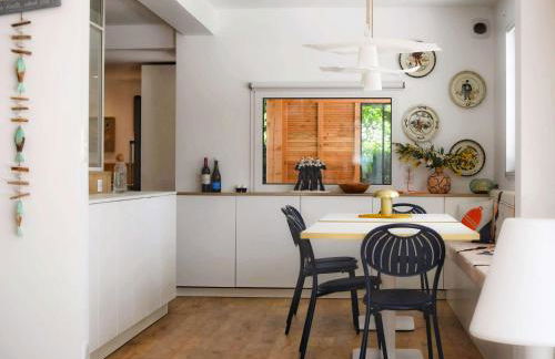 Superbe maison rénovée, 250m de l'océan, 12 pers, terrasse, jardin, proche plage Kerleven et golf - FR-1-481-164 - Foto 15