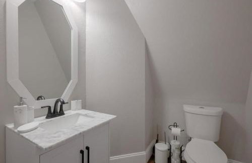 Pearl White Dream Home With Private Pool & Theatre - Foto 32