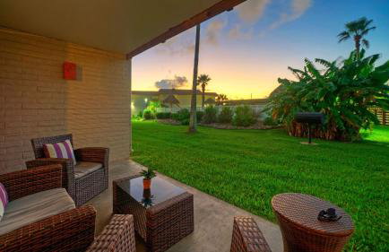 Beach Boardwalk Access Pool + Remodeled Interior Tropical Haven by Avantstay - Photo 2