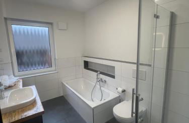 Schöne Ferienwohnung in Buxtehude- Zentral -Lade Säule -6Person - Photo 6