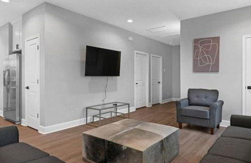 Sleeps 7 Newly Built 10 min from All major attractions - Foto 2