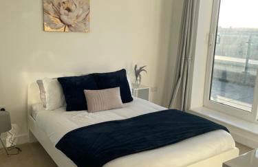 2BR 2BA Top Floor Penthouse Apartment in RG2 - Ideal for Business Travellers & Contractors, Free Parking & Sleeps Up To 6 - Foto 8