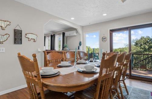 Lakefront Retreat with Deck Movie Room and Yard - Foto 25