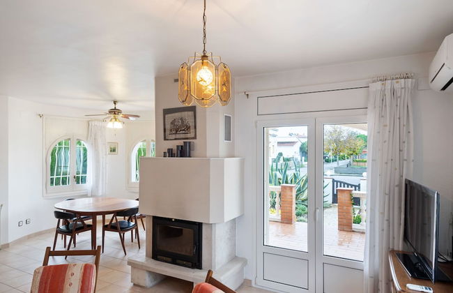 Peaceful Holiday Home in Sant Pere Pescador With Swimming Pool - Foto 6