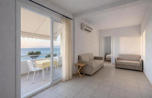 Beachfront Absolute Bliss in Perigiali, Korinthia - Foto 1