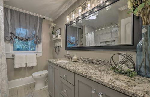 Peaceful Renovated Home with Deck on Half Acre! - Foto 19