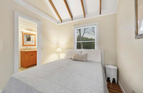 Waterfront Home with Guest Cottage - Foto 22