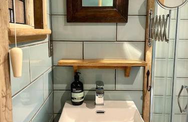 The Walnut Wagon in the heart of Mells. - Foto 3