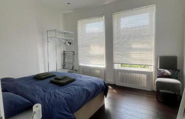 Bright, Spacious, Charming & Fully Equipped Victorian Flat in Quiet Brixton - Foto 8