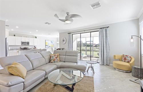 Modern waterfront home in Artesia with pool/gym - Photo 7