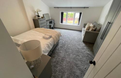 Slick Space for a Standish Stay - Photo 23