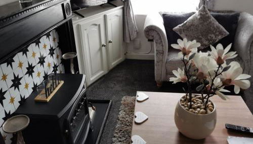 Stunning 2-Bed House in Macclesfield Cheshire - Foto 3