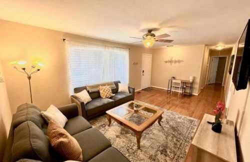 *Comfortable Townhome * King Beds * Long Term* - Foto 9