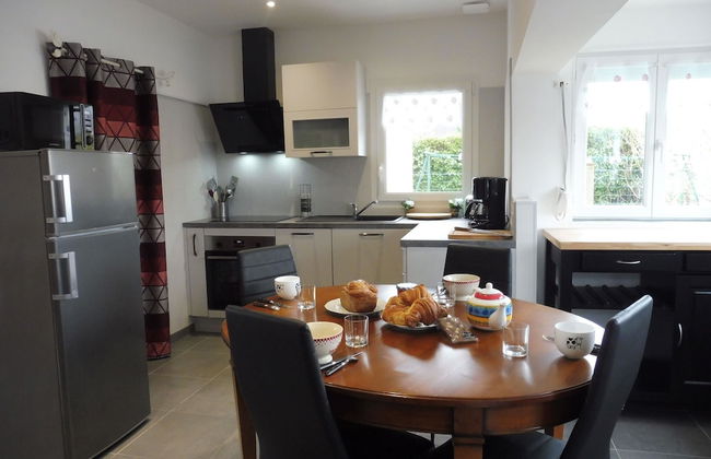 Bungalow in Gouville-sur-mer Near Beach - Photo 1