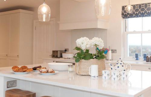 Ultimate Coastal Luxury - 5 Bed, Spacious, Parking, Hot Tub - Foto 42